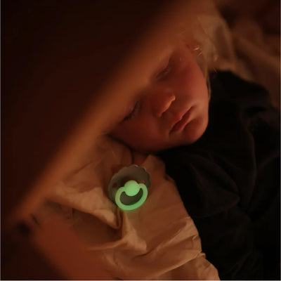 Kit de Chupetas Mushie Frigg Daisy Night Natural Portobello e Croissant - Glow in the dark para uso noturno